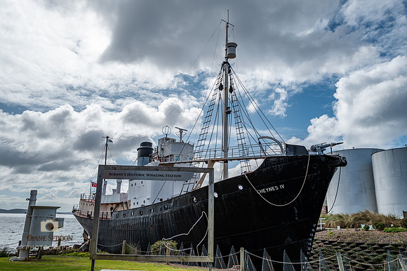 L1000989